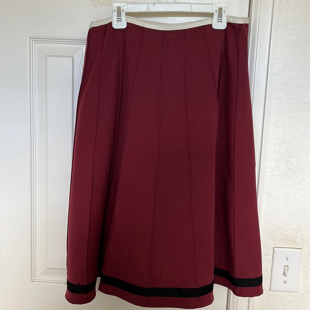 Fitted A-line burgundy skirt